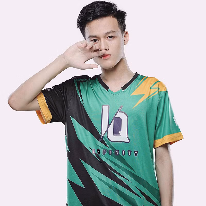 Anh chàng tên Đặng Tuấn Anh (nickname Feri) sinh năm 2001, anh là một game thủ kiêm streamer khá có tiếng trong cộng đồng PUBG Mobile.