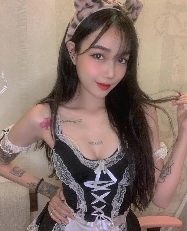 Cô Chip (tên thật Phạm Tố Uyên, sinh năm 1999) cũng là một trong những streamer nóng bỏng nhất hiện tại.