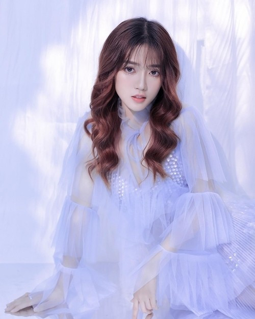 Nhân vật tiếp theo trong danh sách dàn nữ streamer sở hữu thân hình nóng bỏng là An Vy. Trước đó, cô nàng từng nổi danh nhờ series Em của anh đừng của ai của FAPtv ra mắt vào năm 2017.