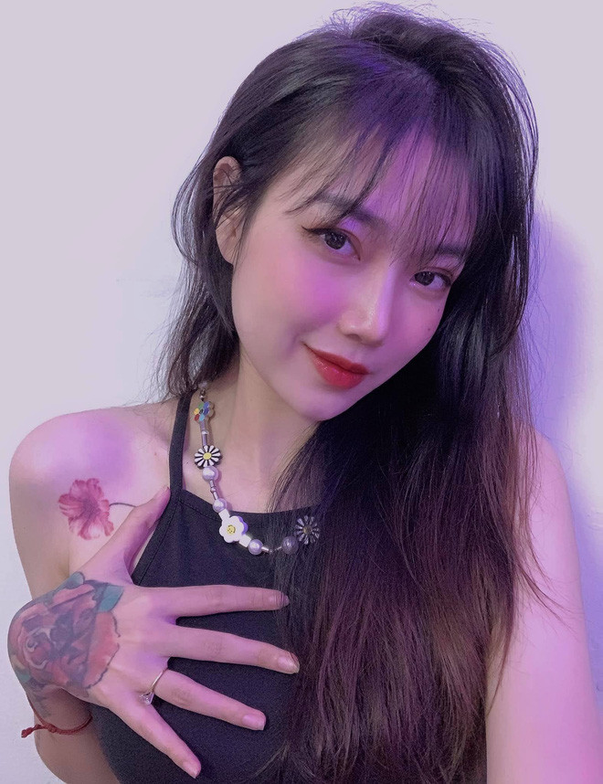 Cô Chip là một trong những streamer yêu thích của những người muốn xem các nội dung về PUBG, Liên Quân Mobile hay Đấu Trường Chân Lý.