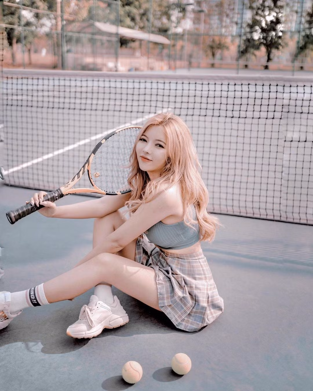 Cô được biết đến với tựa game LMHT và là thành viên của 'The Queen Team' - nơi tập hợp những nữ game thủ xinh đẹp của Việt Nam.