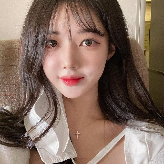 Cách đây không lâu, Ayun đã được ghi nhận là nữ streamer nhận được số tiền thưởng từ fan "khủng" nhất, lên tới 300 triệu won (gần 6 tỉ đồng) trong một tháng.