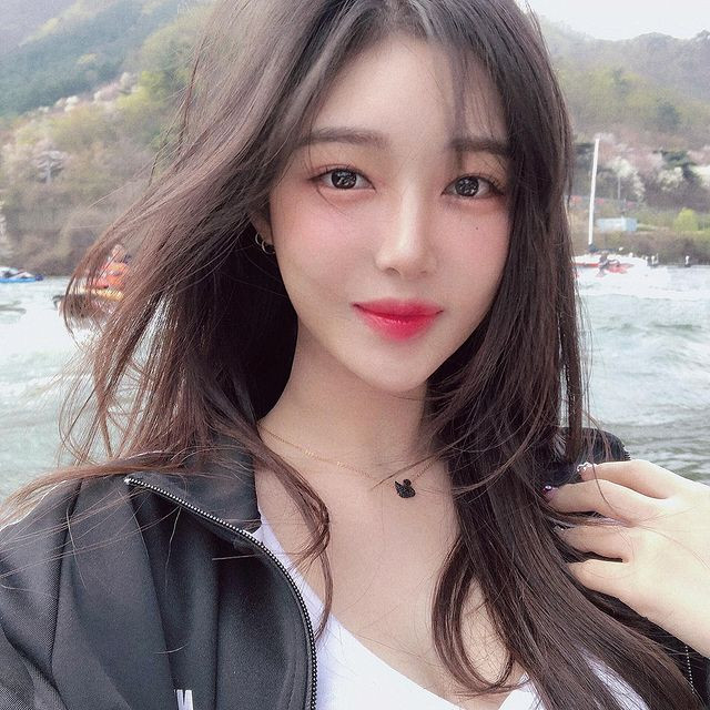 Tuy nhiên, cũng nhờ phong cách này mà Ayun được nhiều người đánh giá rất cao ví như thiên thần hiền lành trong làng streamer tại Hàn Quốc.