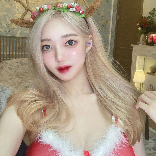 Điểm gây chú ý nhất của nữ streamer mới đây có màn lộ nội y Ayun có lẽ chỉ là gương mặt xinh đẹp và cách nói chuyện rất duyên của mình.