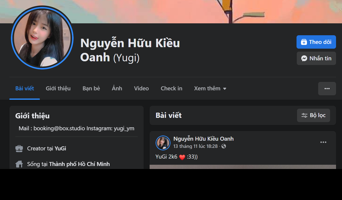 Dành cho những ai chưa biết về Yugi, nữ streamer này sinh ra tại Đà Nẵng, hiện đang sống và làm việc tại TP HCM. Nổi tiếng nhờ những bức ảnh cosplay rất ấn tượng trên mạng xã hội, cô gái trẻ nhận về hàng ngàn lượt theo dõi.