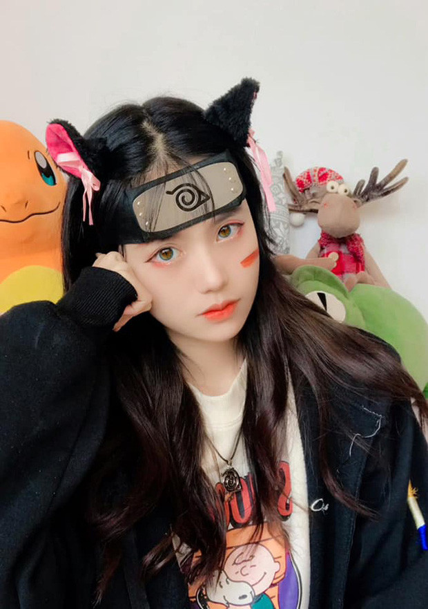 Được biết đến với biệt danh “thần tiên tỷ tỷ của làng cosplay Việt”, YuGi (tên thật là Nguyễn Hữu Kiều Oanh) gây ấn tượng bởi vẻ ngoài xinh đẹp và các nói chuyện cuốn hút.