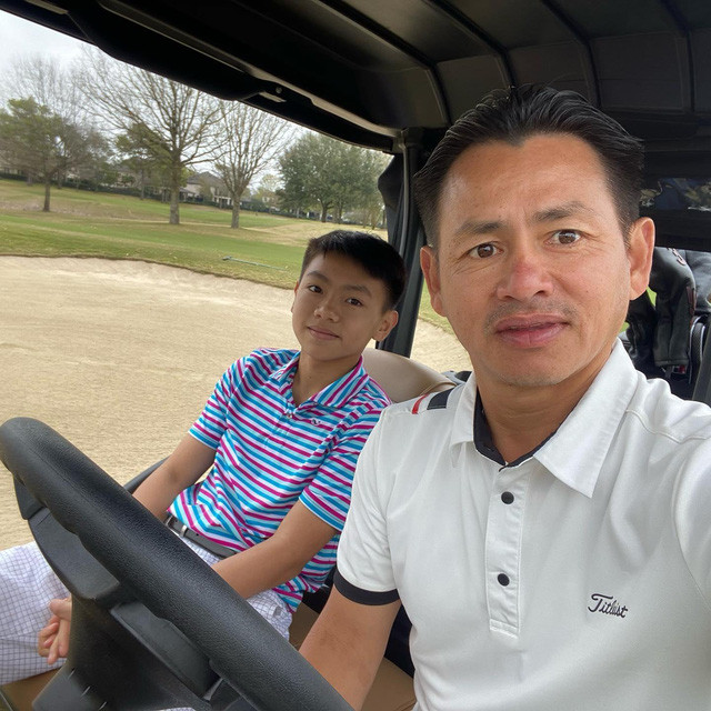 Mới đây, trên mạng xã hội đã lan truyền một bức ảnh Johnny Đặng và cậu con trai với nội dung: "Người con trai kế thừa gia tài 600 tỷ của Johnny Đặng bên ngoài đẹp trai, bên trong kim cương".