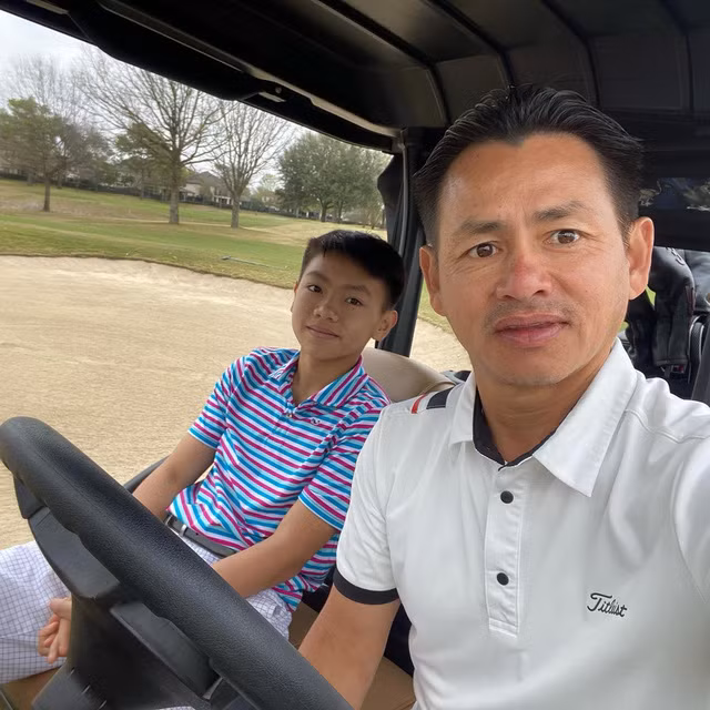 Mới đây, trên mạng xã hội đã lan truyền một bức ảnh Johnny Đặng và cậu con trai với nội dung: "Người con trai kế thừa gia tài 600 tỷ của Johnny Đặng bên ngoài đẹp trai, bên trong kim cương".