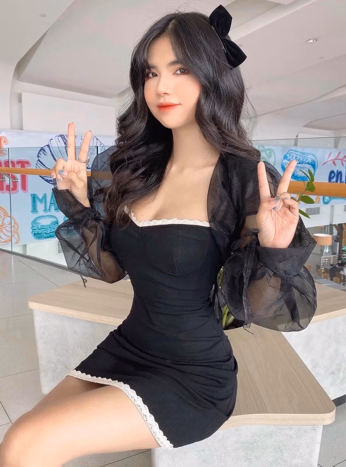 Không những vậy, nữ streamer Mai Dora còn thường xuyên "chiêu đãi" fan bằng nhiều bộ ảnh lộ thân hình đầy quyến rũ.