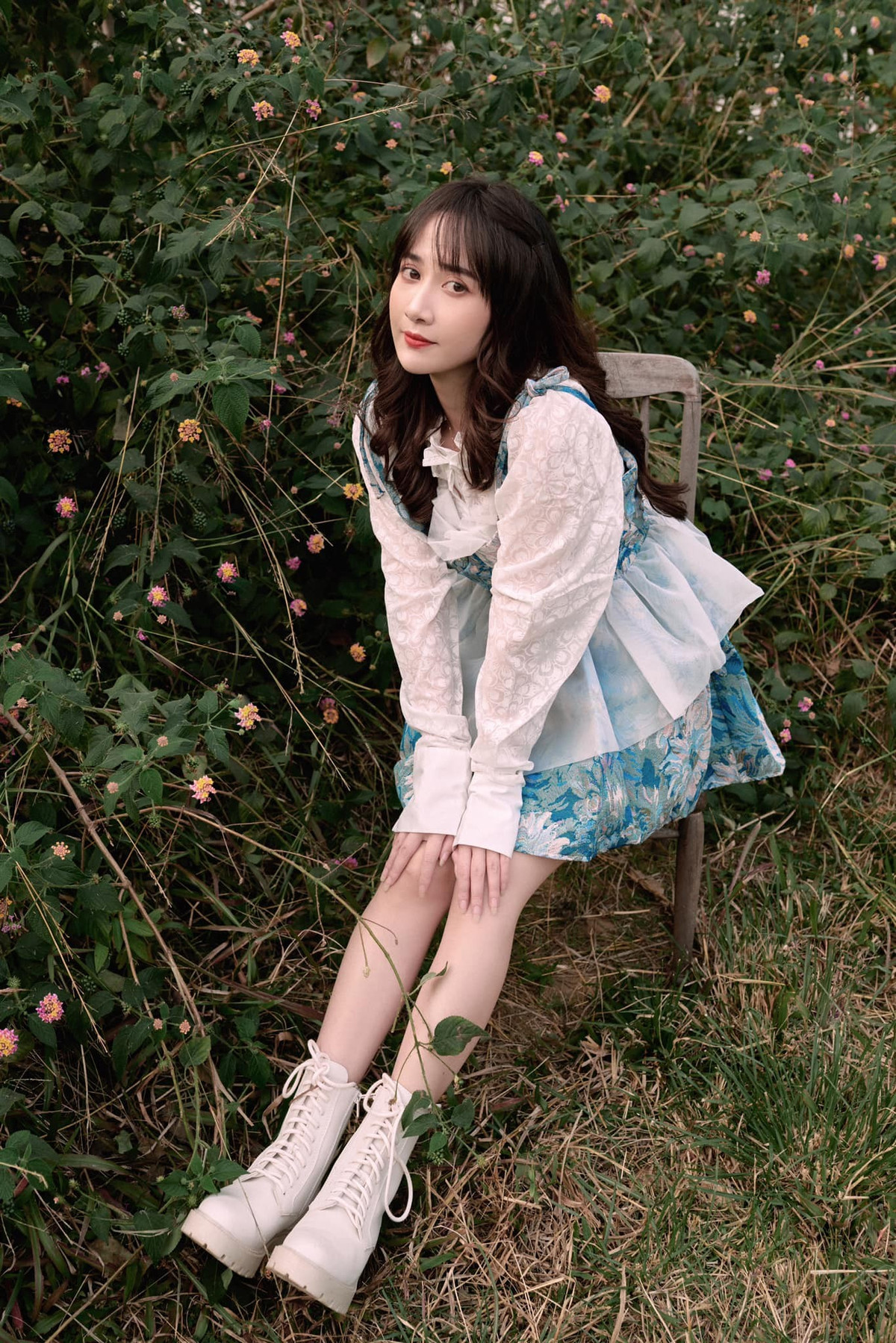 Không chỉ xinh đẹp, chơi game giỏi mà streamer Hằng Đàm còn có cách nói chuyện rất dí dỏm, hài hước. Chính vì thế, cô nàng nhận được rất nhiều sự ủng hộ từ mọi người.