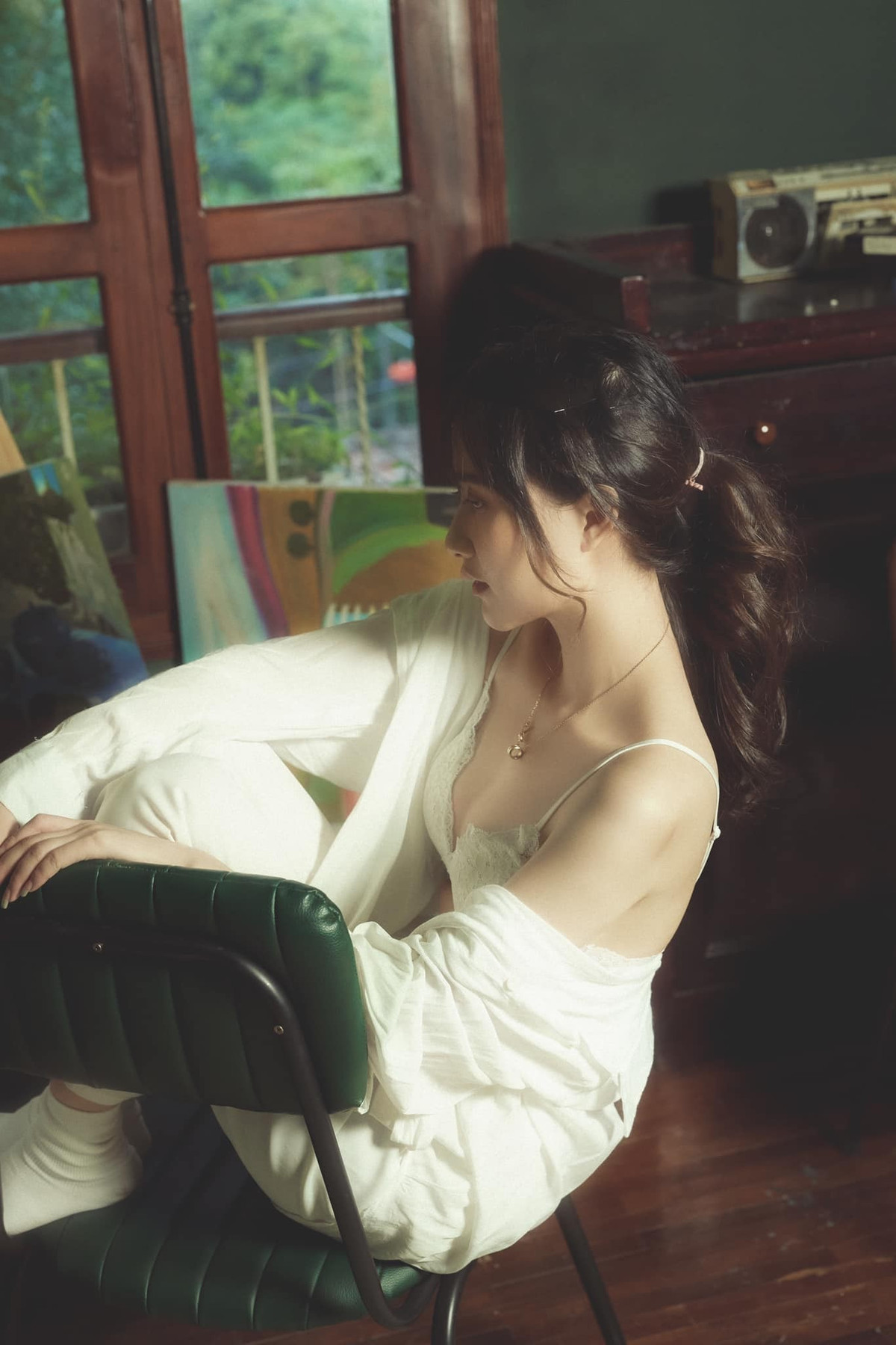 Không dừng lại ở phong cách "nàng thơ", nữ streamer còn thử sức style gợi cảm.