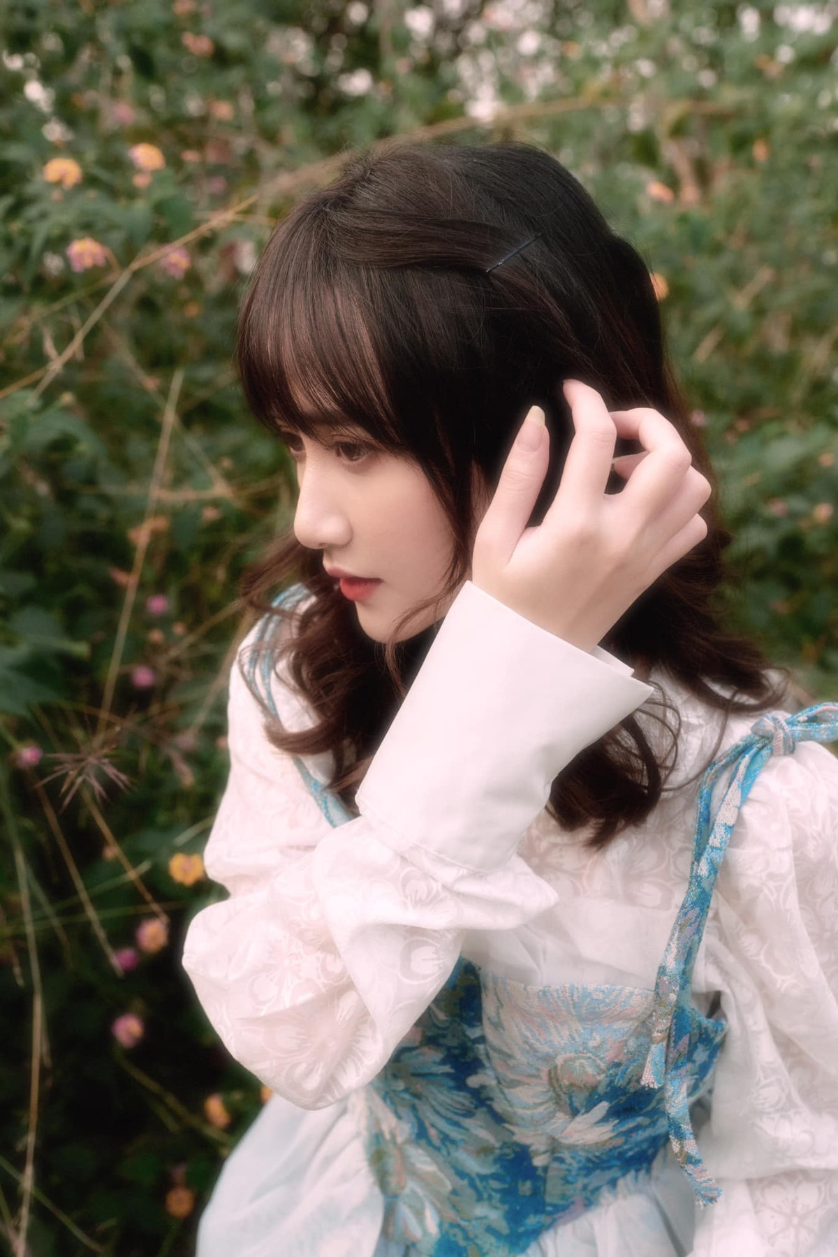 Mới đây, nữ game thủ Hằng Đàm đã tung ra bộ ảnh "nàng thơ" đốn tim hàng nghìn fan hâm mộ trong cộng đồng game thủ.