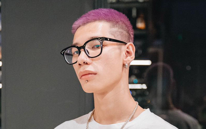 Nghiêm Vũ Hoàng Long sinh năm 1999 được biết đến với tên MCK còn có thể là Ngơ hay Nger là một rapper người viết lời nhạc theo phong cách "rap melody", trước khi thi chương trình Rap Việt anh được biết với những ca khúc như: Rap Chậm Thôi, tình đắng như ly cà phê...