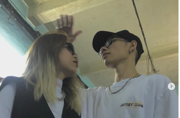 Vào hồi tháng 7 năm 2020, Tlinh đăng tải bức ảnh công khai chuyện tình với nam rapper MCK.