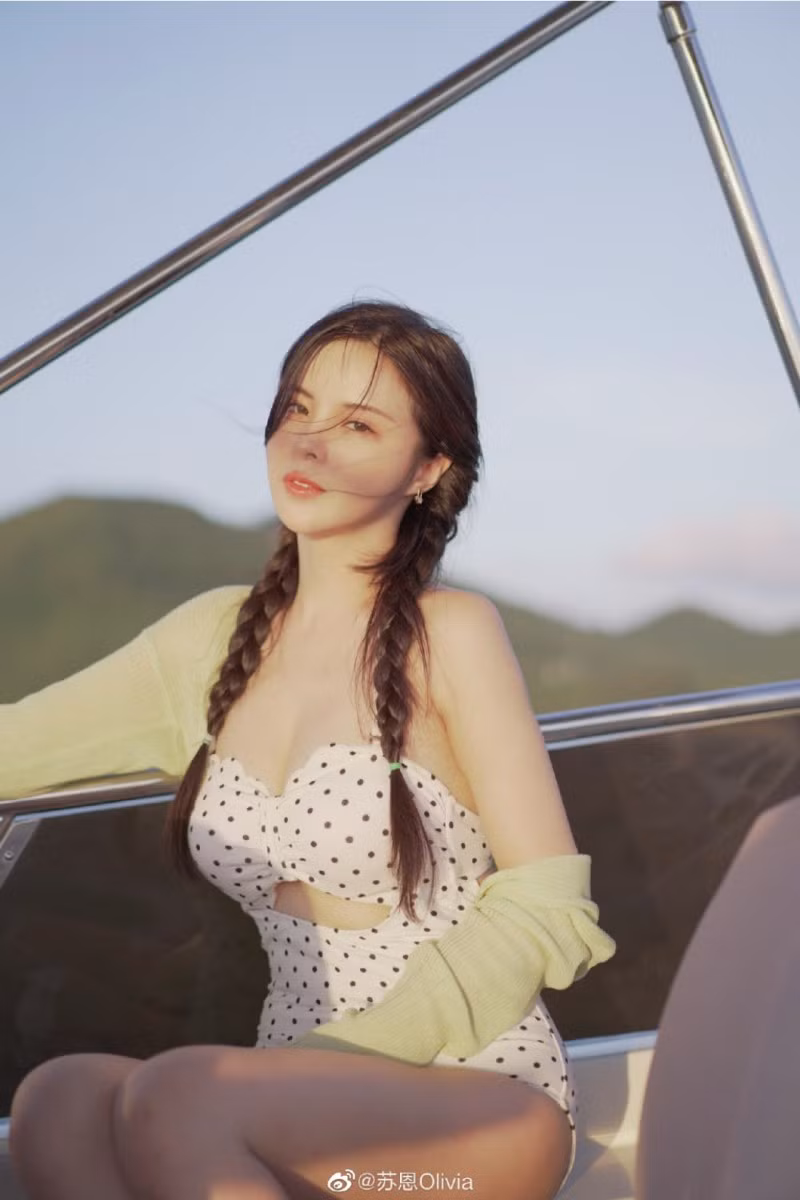 Su En hiện vẫn giữ được sự nổi tiếng nhát định của mình với hơn 3.5 triệu người follow sóng lviestream và tài khoản Weibo cá nhân cũng có tới gần 1 triệu fan hâm mộ.