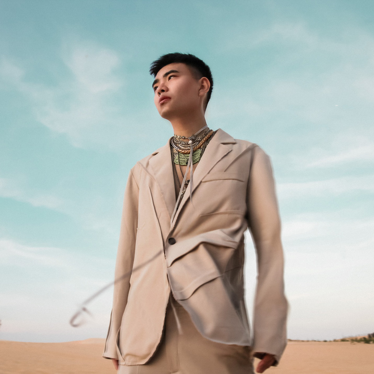 Vưu Tuấn Kiệt đặc biệt có hứng thú và được truyền cảm hứng âm nhạc từ các nghệ sĩ US-UK hàng đầu . "Cậu ấm" này ước mơ cũng có thể sáng tác và hát hay như họ.