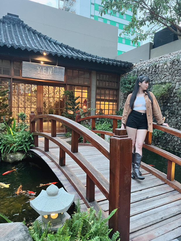 Với các chị em, việc chụp ảnh đẹp là điều mà ai cũng muốn và cực kỳ cần thiết cho "công cuộc" sống ảo vốn tốn không ít công sức. Tuy nhiên, ViruSs là nhiếp ảnh gia "pha ke" trong mắt phái nữ.