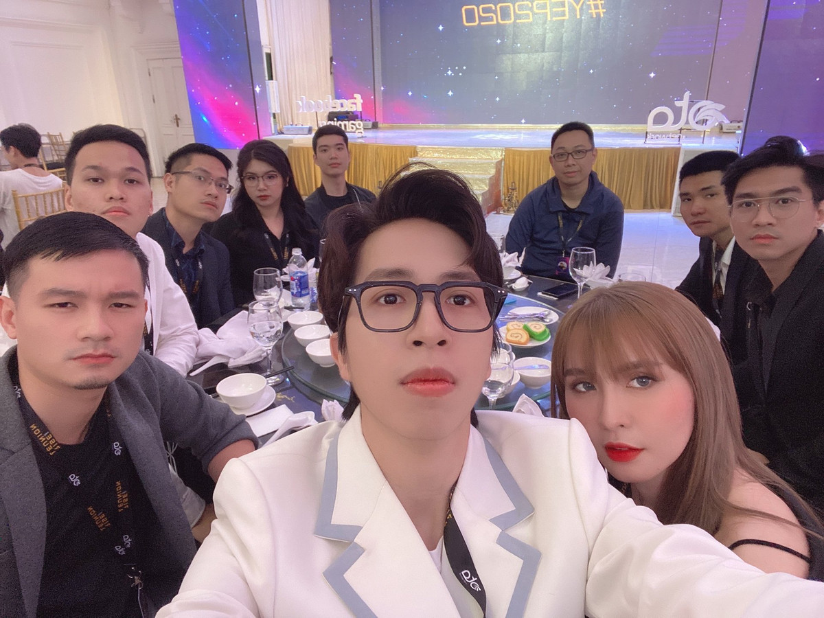 Dẫu vậy, ViruSs - Ngân Sát Thủ vẫn giữ được mối quan hệ tốt đẹp hậu chia tay. Cặp đôi thường xuyên tương tác qua lại trên mạng xã hội, thậm chí chia sẻ ảnh hay xuất hiện chung ở sự kiện, như thể chưa hề có cuộc chia ly.