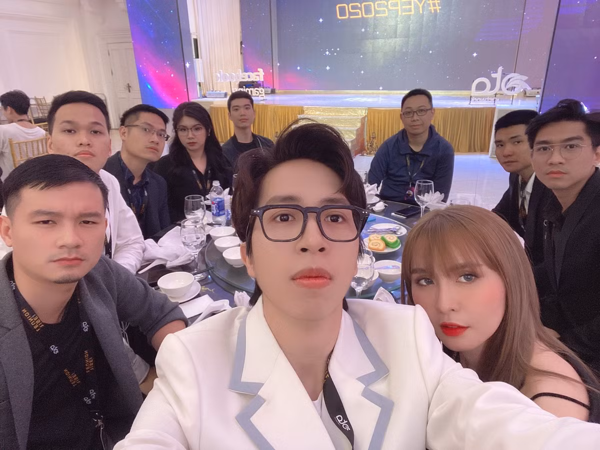 Dẫu vậy, ViruSs - Ngân Sát Thủ vẫn giữ được mối quan hệ tốt đẹp hậu chia tay. Cặp đôi thường xuyên tương tác qua lại trên mạng xã hội, thậm chí chia sẻ ảnh hay xuất hiện chung ở sự kiện, như thể chưa hề có cuộc chia ly.