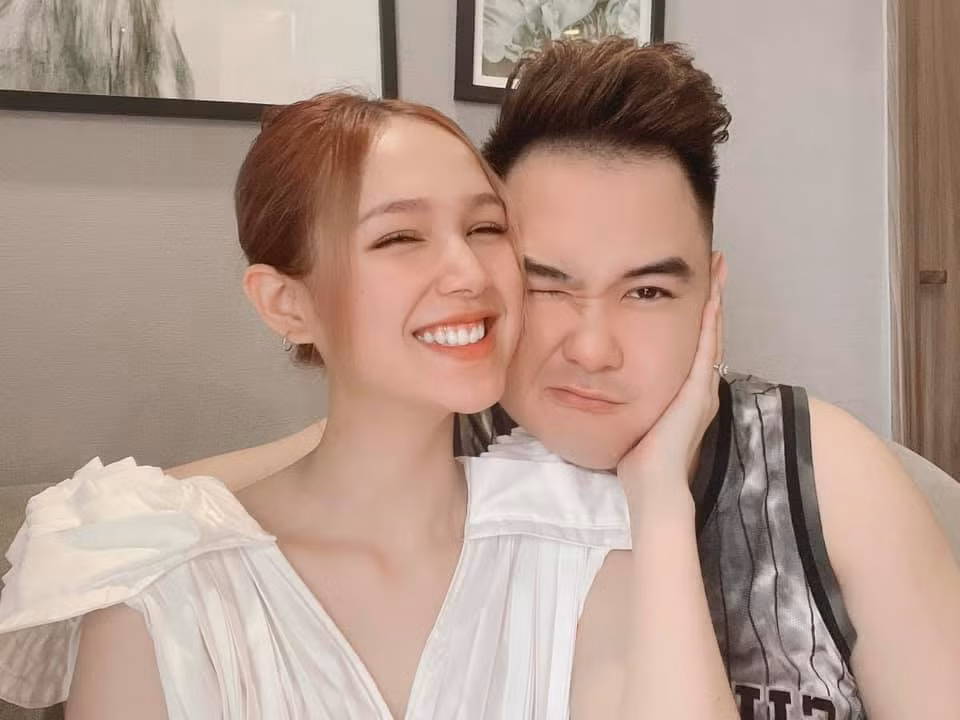 Cô nàng có biệt danh "Young Mango" - Xoài Non là bởi ở thời điểm Hiếu và Trang công khai hẹn hò thì hot girl 2K2 chưa đủ 18 tuổi. 