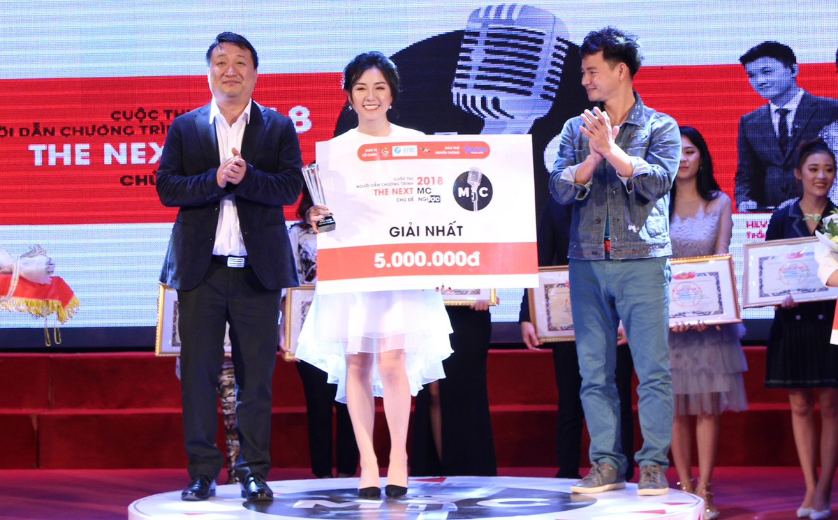 Được biết, nữ MC Minh Anh từng giành những giải thưởng: Miss Báo Chí - Cuộc thi Tài sắc Nữ sinh Báo chí 2018, Quán quân The Next MC 2018 và Top 6 Én Vàng- Cuộc thi MC uy tín và lâu đời nhất tại Việt Nam.