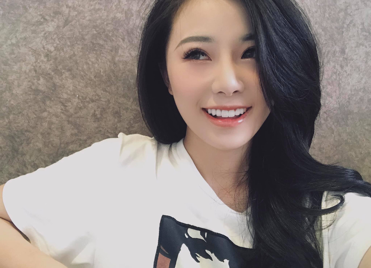 Minh Anh từng chia sẻ khi vào Học viên Báo chí &amp; Tuyên truyền cô như "cá gặp nước" cùng những người bạn "cùng sóng não", những khả năng trong cô nàng được khơi dậy và đánh thức.