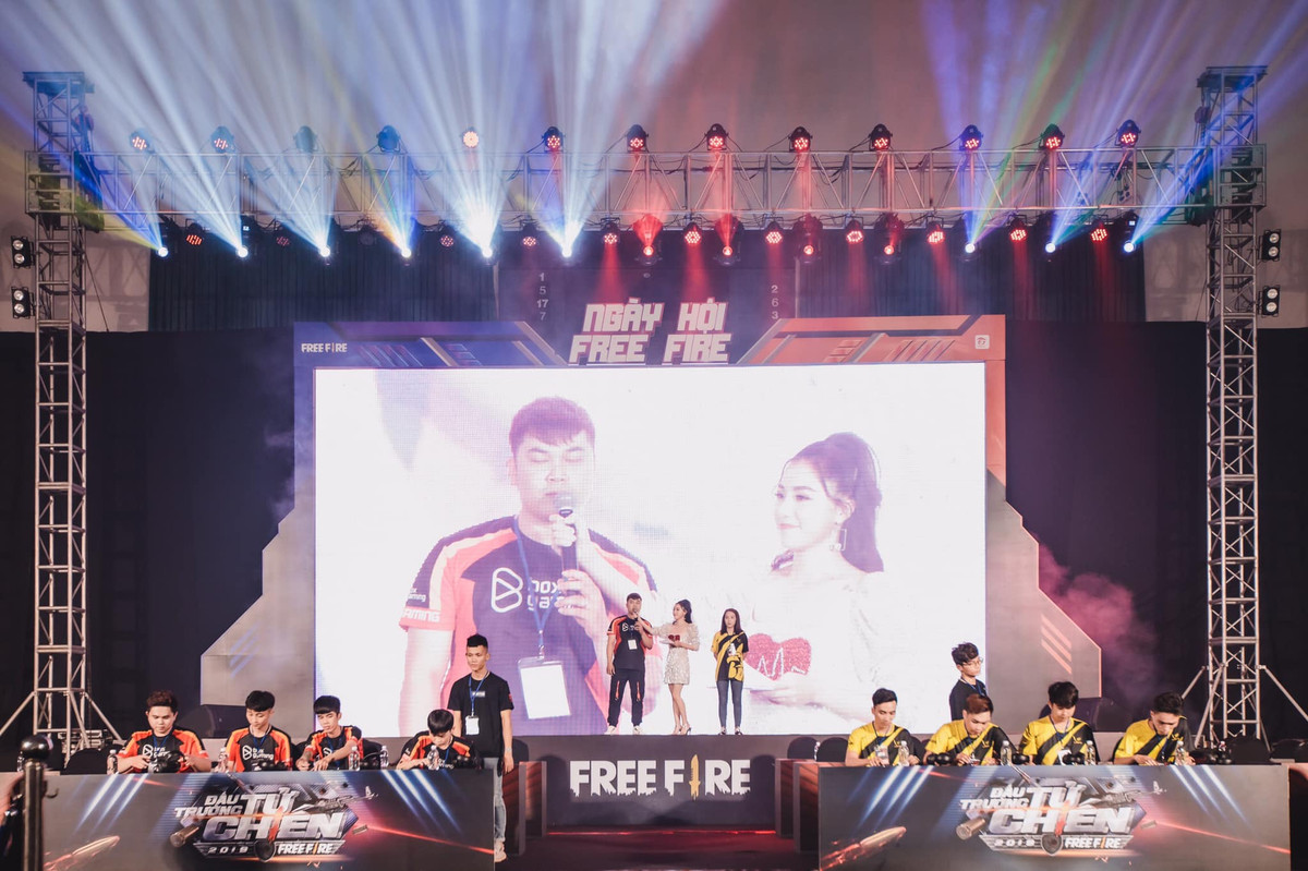 Chia sẻ về cơ duyên đến với eSports, Minh Anh cho biết nhờ cho sự giới thiệu của một người bạn, lần đầu tiên cô dẫn cho chương trình về Dota 2, sau đó là các chương trình của tựa game PUBG và Liên Quân Mobile.