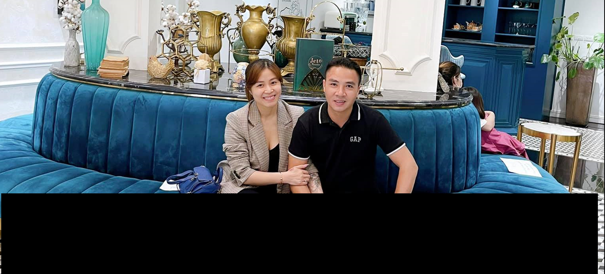 Thậm chí, chồng Hoàng Linh còn được nhiều chị em phong tặng danh hiệu "ông con rể của năm" vì những khoảnh khắc vô cùng tình cảm với gia đình nhà vợ.