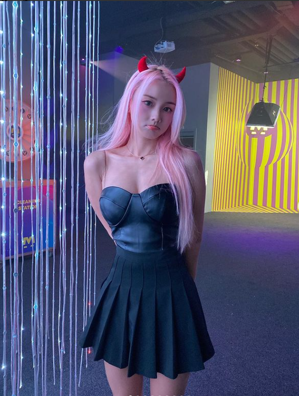 Tuy nhiên, netizen đã tìm ra công việc bên lề nóng bỏng tay của Vyvan Le.