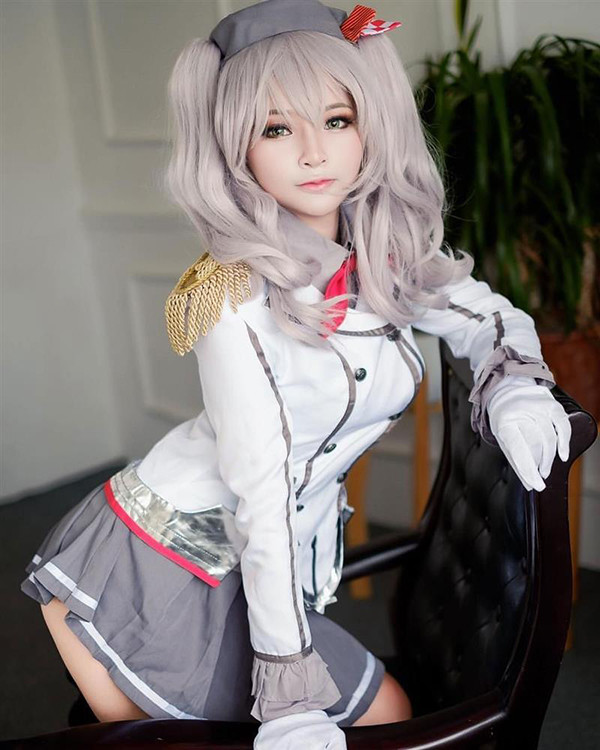 Không chỉ gây chú ý nhờ ngoại hình xinh xắn, dễ thương, Mimi Chan còn gây chú ý khi đưa game trở thành cảm hứng cho những bộ cosplay cầu kỳ và quyến rũ, gợi cảm của mình. Cô nàng thậm chí còn được nhiều fans yêu mến đặt cho biệt danh "thánh nữ" hay "thiên thần" của làng cosplay Việt.