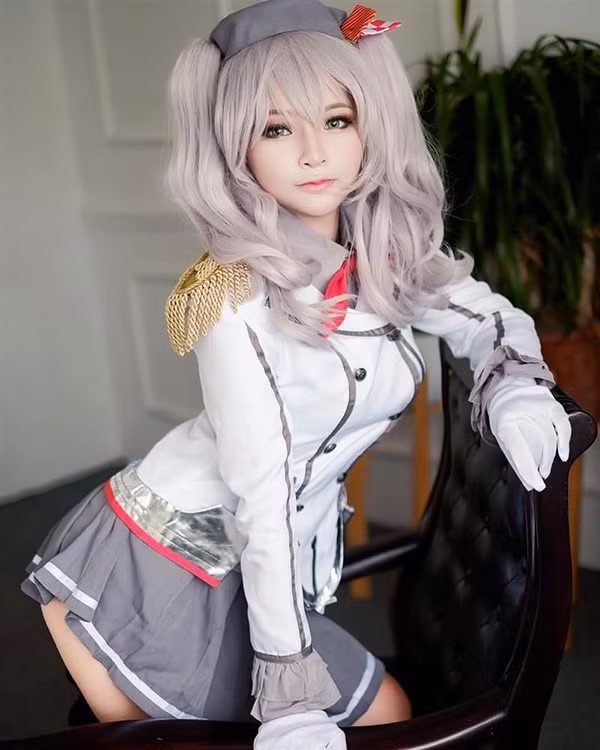 Không chỉ gây chú ý nhờ ngoại hình xinh xắn, dễ thương, Mimi Chan còn gây chú ý khi đưa game trở thành cảm hứng cho những bộ cosplay cầu kỳ và quyến rũ, gợi cảm của mình. Cô nàng thậm chí còn được nhiều fans yêu mến đặt cho biệt danh "thánh nữ" hay "thiên thần" của làng cosplay Việt.