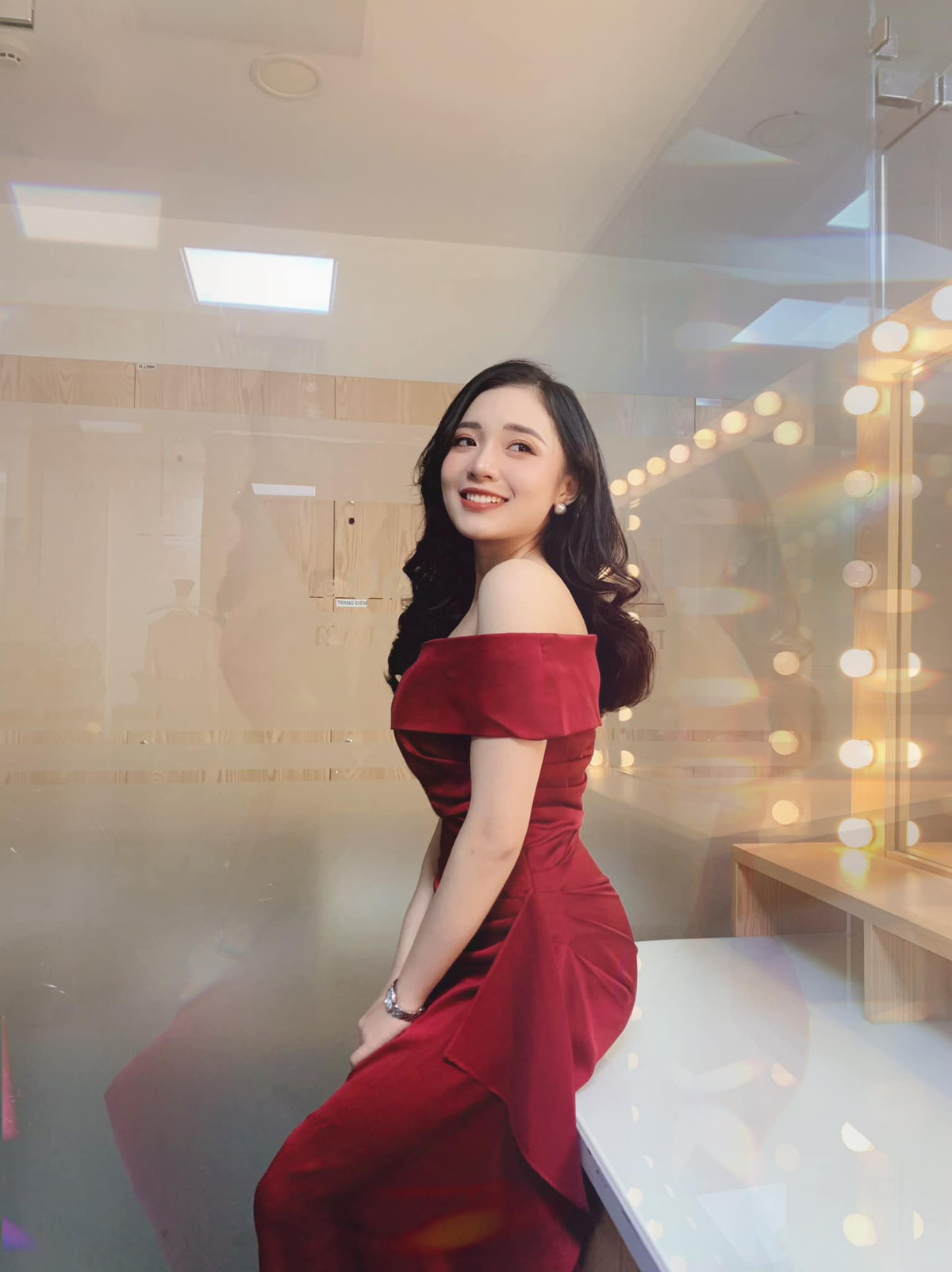 MC Phương Thảo tên thật là Vũ Phương Thảo cô nàng là tài năng trẻ bước ra từ cuộc thi "Speak Up 2017" với ngôi vị cao nhất.