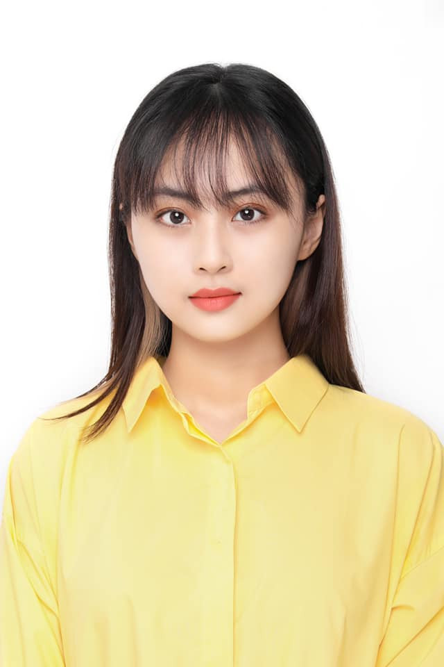 Mới đây, MC Minh Nghi đăng tải trên trang Facebook cá nhân tấm ảnh thẻ sau 3 tháng cách ly lột xác với vẻ đẹp dịu dàng và đầy nữ tính.