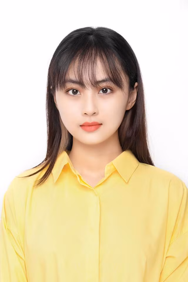 Mới đây, MC Minh Nghi đăng tải trên trang Facebook cá nhân tấm ảnh thẻ sau 3 tháng cách ly lột xác với vẻ đẹp dịu dàng và đầy nữ tính.