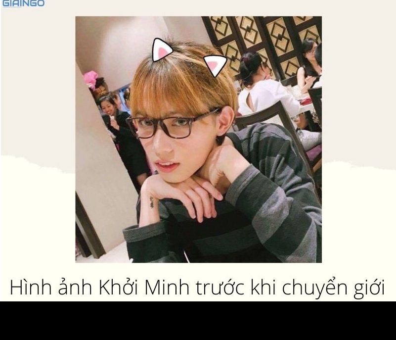 Khởi Minh trước khi chuyển giới đã gặp không ít khó khăn và tủi thân cho số phận. Thu nhập của cô lúc đó dùng để chi trả khoản nợ vay lúc đi phẫu thuật. Ngoài ra còn phải tự lo tiền nhà và sinh hoạt cho gia đình.