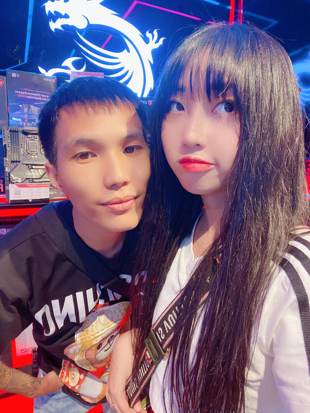 Chubby được biết đến khi công khai hẹn hò với Sena vào năm 2018. Từ đó, cặp đôi này trở nên ăn ý và được yêu thích.