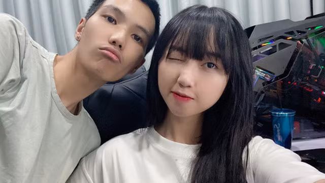 Bởi thời còn mặn nồng, mặc dù Sena nhiều lần vướng vào con đường đỏ đen. Nhưng Chubby vẫn luôn ở bên cạnh đồng viên, an ủi và giúp đỡ anh chàng.