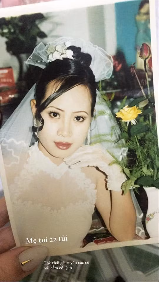 Đa số cộng đồng mạng muốn quay lại thời "ông bà anh" vì những bức ảnh vô cùng giản dị và ấm áp từ các ông bố bà mẹ. Nhiều người dành lời khen cho đội ngũ make-up của những thập niên trước vì tone trang điểm rất tự nhiên chứ không sặc sỡ như thời nay.