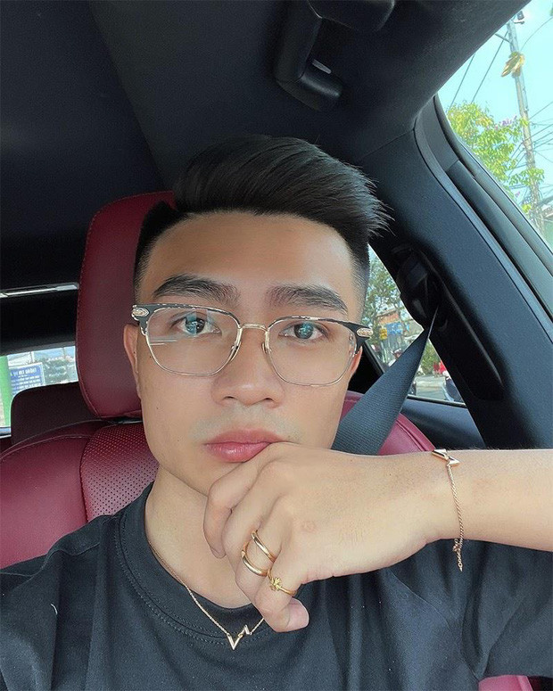 Mới đây, trong nhóm chat riêng, bạn trai TikToker Khánh Huyền là Bụt ngậm ngùi chia sẻ câu chuyện của anh với ba mẹ khi trưởng thành.