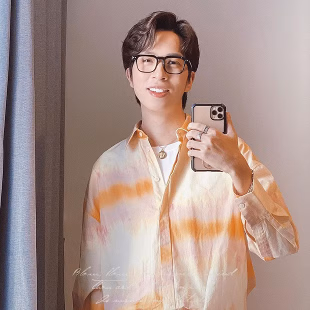 Đặng Tiến Hoàng, thường được biết đến với nghệ danh ViruSs, là một nam YouTuber, streamer, nhạc sĩ, nhà sản xuất âm nhạc người Việt Nam.