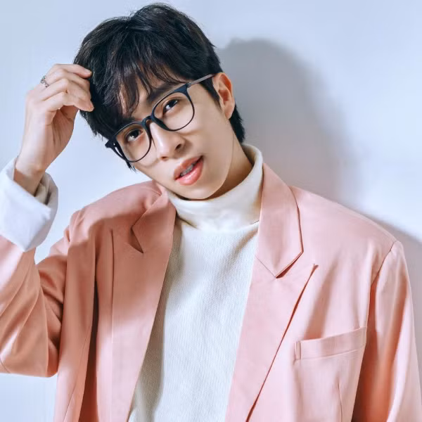 Khởi đầu sự nghiệp với tư cách một streamer trong các trò chơi điện tử, ViruSs nhanh chóng lấn sân sang lĩnh vực âm nhạc.