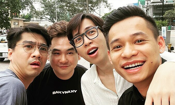 Với tầm ảnh hưởng trong giới trò chơi trực tuyến, ViruSs cùng PewPew, Độ Mixi, Xemesis được mệnh danh là "tứ hoàng streamer Việt Nam".