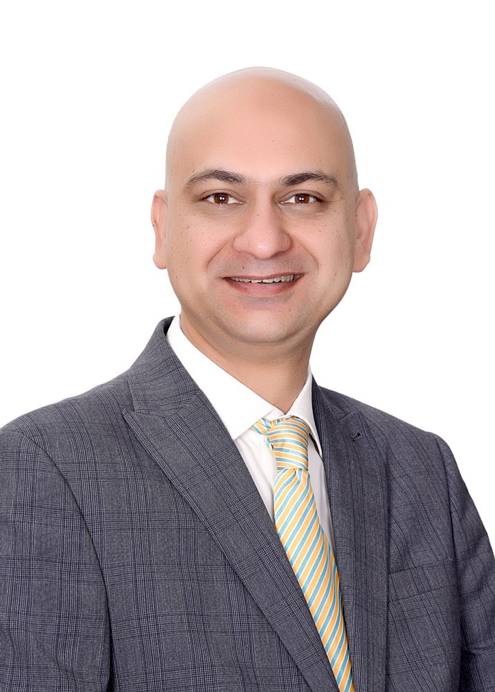 Muhammad Sarim Akhtar có thể là một cái tên xa lạ, nhưng nếu chỉ cần gõ tên "ông chú" này lên Internet, chắc chắn bạn sẽ gật gù khi nhận ra ngay ông đầu trọc thất vọng khét tiếng trên mạng xã hội.