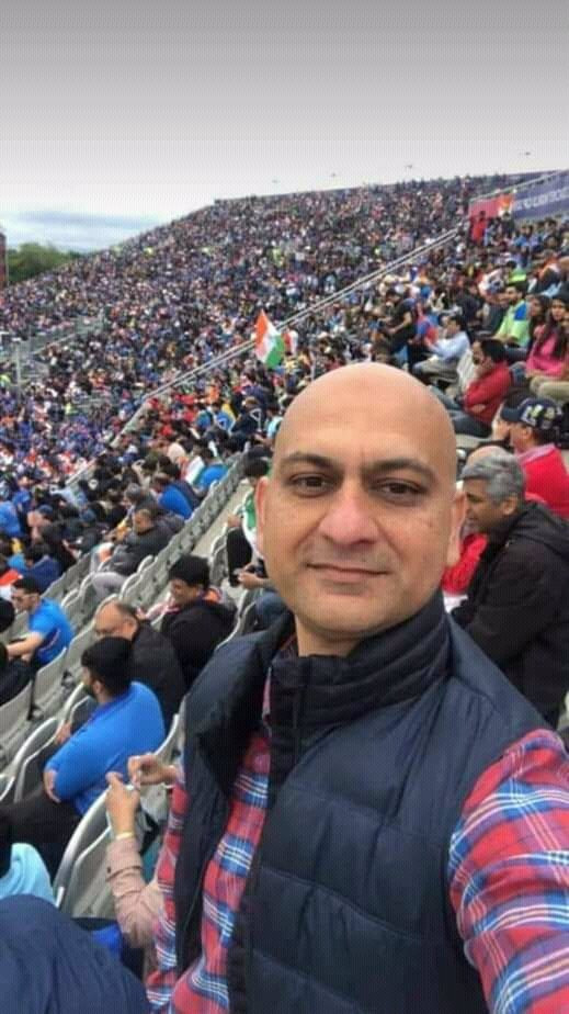 Thường xuyên xuất hiện trên các trang mạng xã hội nổi tiếng trên thế giới với khuôn mặt chán chường, Muhammad Sarim Akhtar được coi là một trong số những niềm cảm hứng của ảnh chế meme.