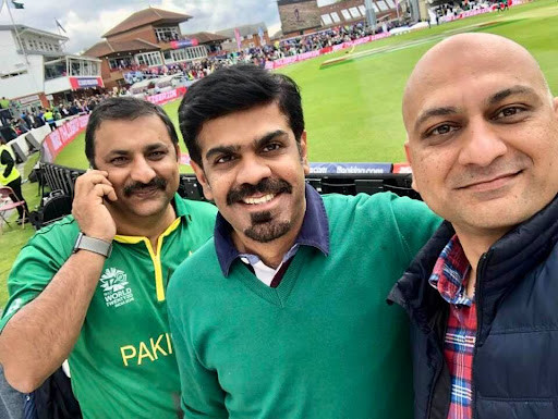 Vào ngày 12/6/2019, bức hình "huyền thoại" này đã được chụp tại một trận đấu cricket giữa đội tuyển Pakistan gặp đội tuyển Australia trong khuôn khổ giải Cricket World Cup 2019.