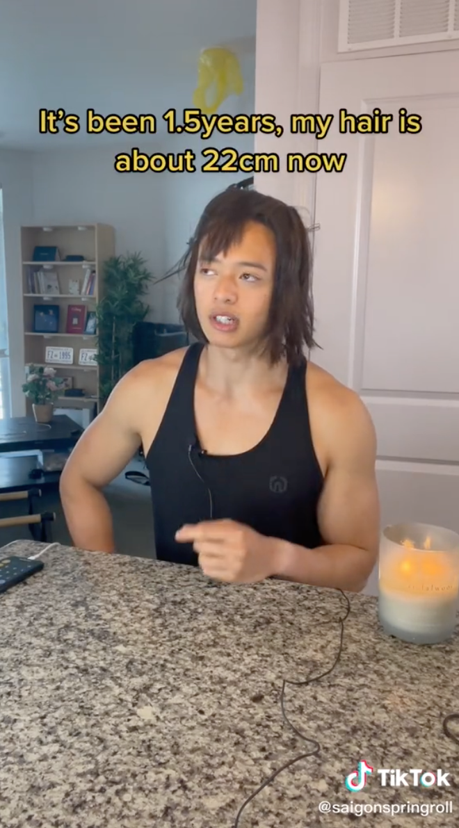 Cuối tháng 8, Trí Thịt Bòa bất ngờ nhận được câu hỏi về quy trình dưỡng da và nuôi tóc dài của anh chàng. Vốn là người nhiệt tình, TikToker này liền lên sóng video để giải đáp.