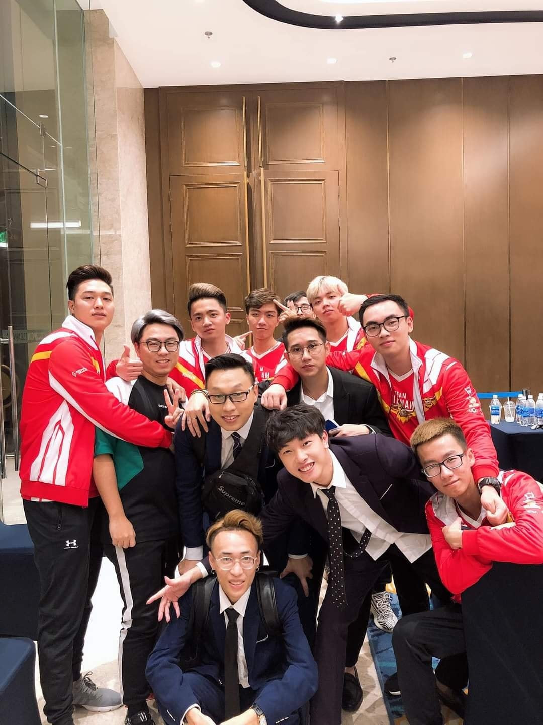 Do vậy, Đức Liz có mối quan hệ thân thiết với rất nhiều Caster, tuyển thủ Liên Quân và những nhân vật khác trong làng game Việt.