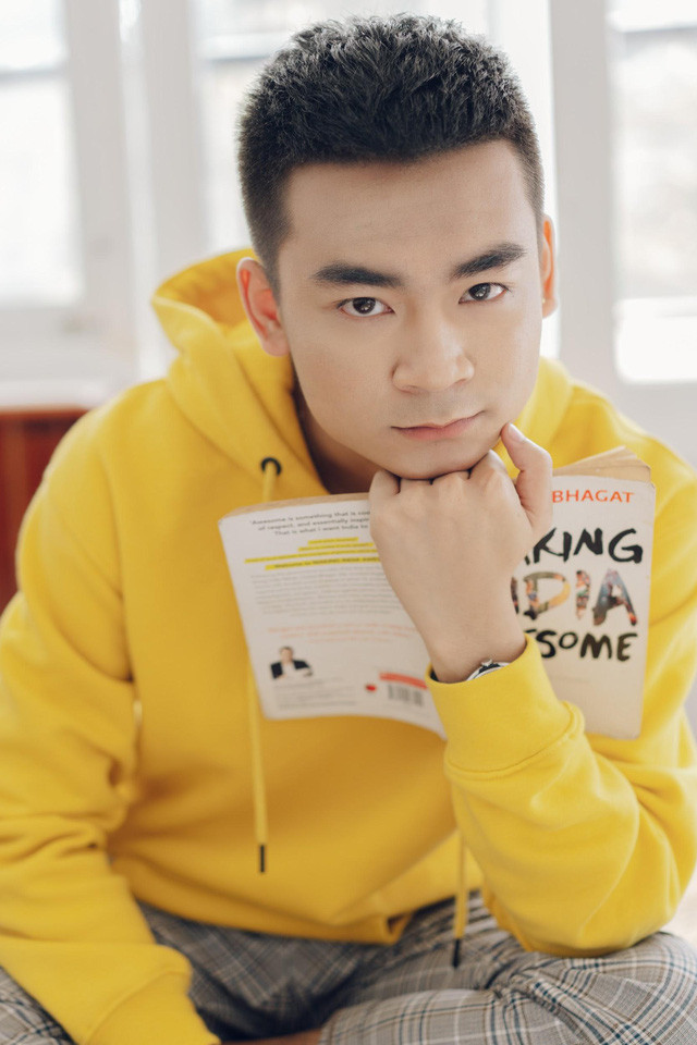 Quang Cuốn tên thật là Bùi Bá Quang hiện anh đang là một streamer của Box Studio rất nổi tiếng trên cộng đồng mạng.