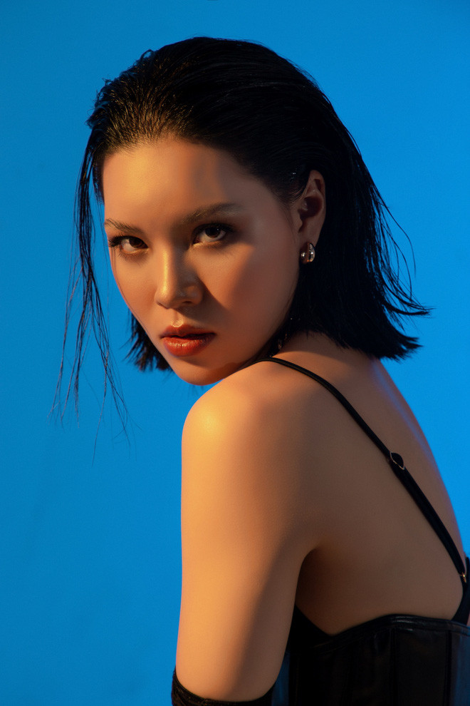 Tuyết Bít tên thật là Nguyễn Ánh Tuyết, sinh năm 1996 và lớn lên tại Bắc Ninh. Cô nàng được biết đến là một diễn viên và một tiktoker nổi tiếng sở hữu trang facebook cá nhân với gần 129k folow và fanpage 585K người theo dõi.