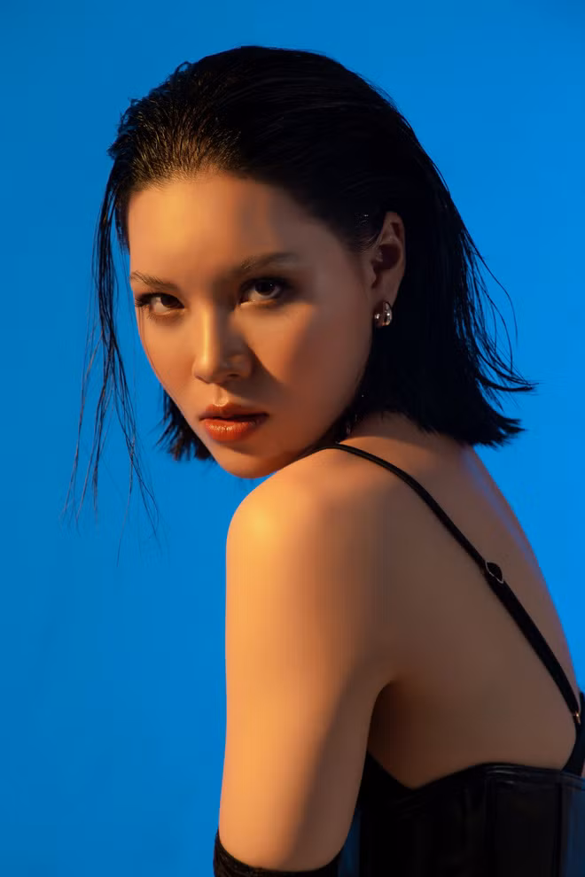 Tuyết Bít tên thật là Nguyễn Ánh Tuyết, sinh năm 1996 và lớn lên tại Bắc Ninh. Cô nàng được biết đến là một diễn viên và một tiktoker nổi tiếng sở hữu trang facebook cá nhân với gần 129k folow và fanpage 585K người theo dõi.